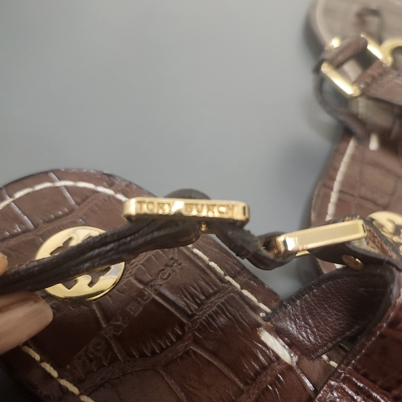 Tory Burch Thong Sandals Brown Croc Embossed Sz 8M. Excellent Condition - Picture 6 of 8